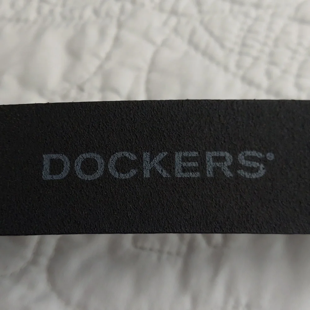 * Dockers Elegant Black Soft Leather Men's Belt, Silver Buckle, Size 34, EUC
